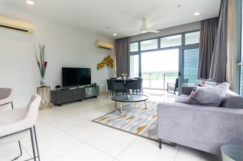 [Pet-friendly] 3BR Somerset Puteri Harbour Legoland - image 6