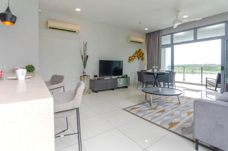 [Pet-friendly] 3BR Somerset Puteri Harbour Legoland - image 15