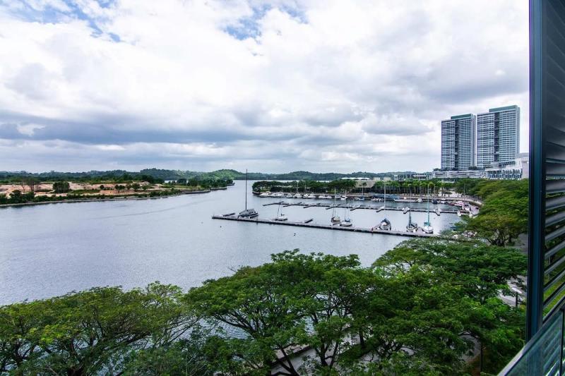 Lux 3BR Suite Puteri Harbour Near Legoland & Hello Kitty with Water Views - image 12