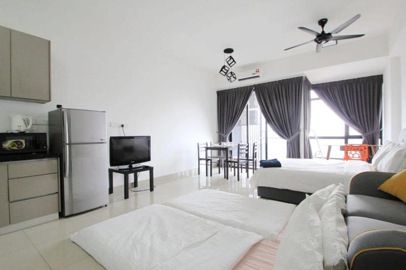 A Stylish Utropolis Studio Near KDU FREE Parking Images