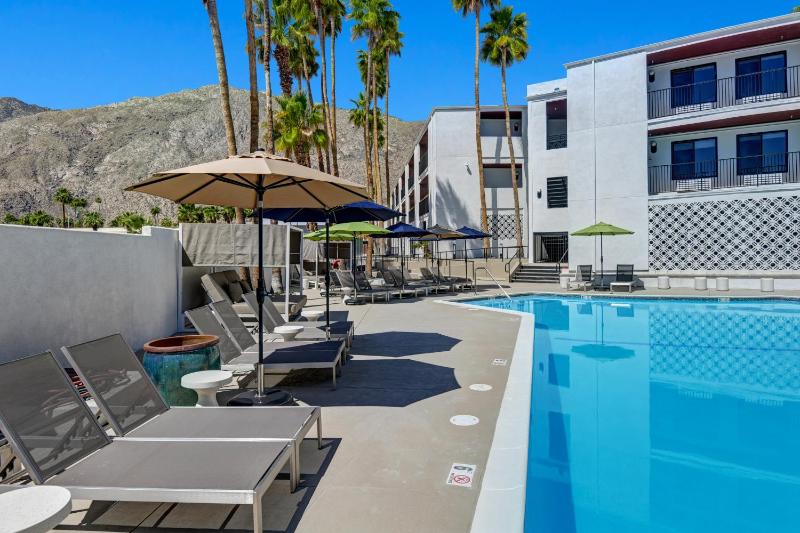 The Dunes Hotel (Palm Springs) - image 7