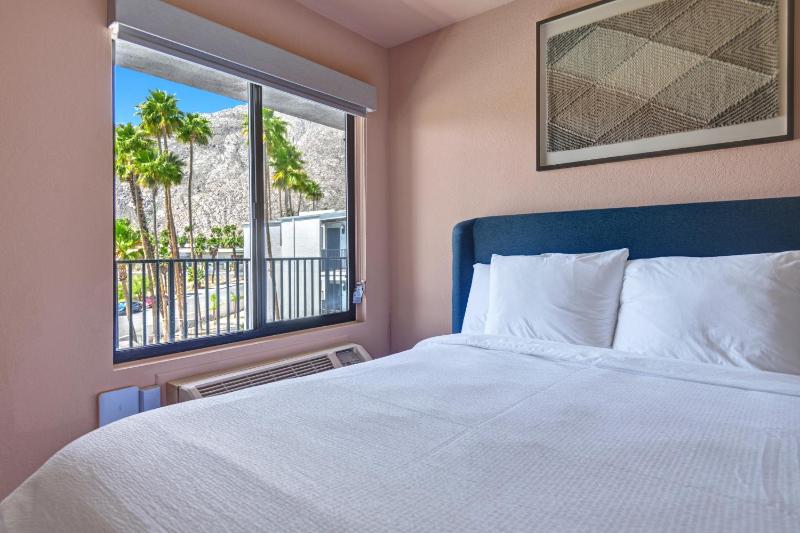 The Dunes Hotel (Palm Springs) - image 37