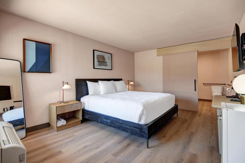 The Dunes Hotel (Palm Springs) - image 20