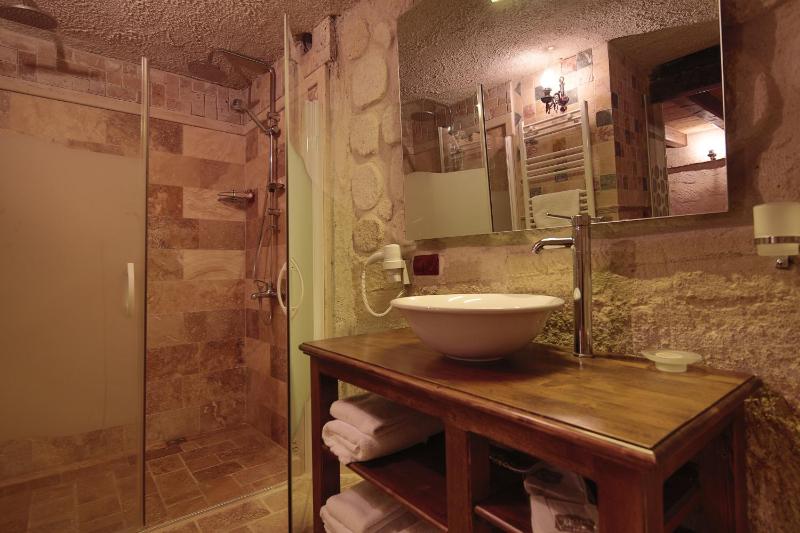 Deluxe Triple Room image 2