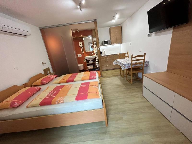 Double Room with Private Bathroom image 4