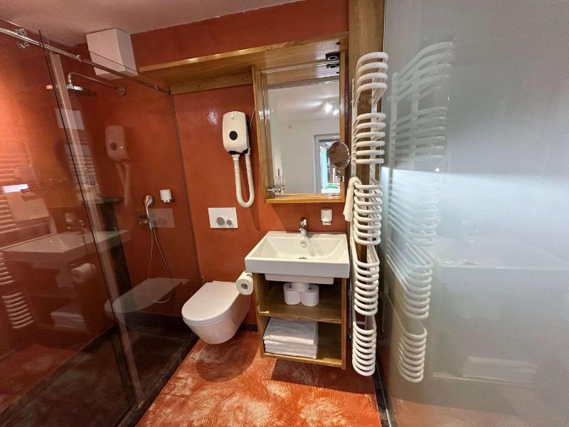 Double Room with Private Bathroom image 2