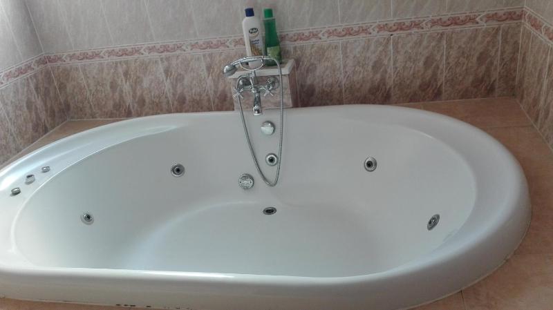 Suite with Hot Tub image 2