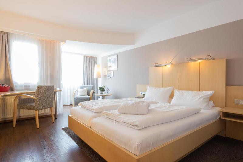 Classic Double Room with Balcony image 1