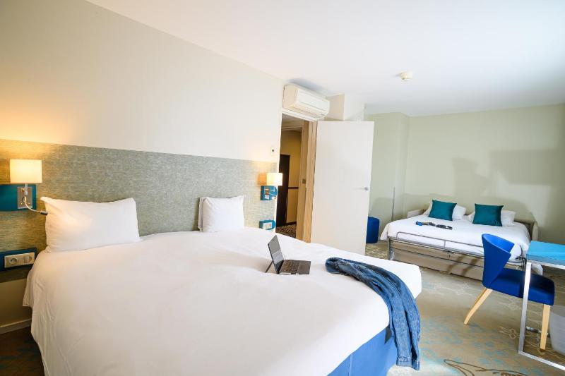 Superior Family  Double Room with Sofa Bed  image 4