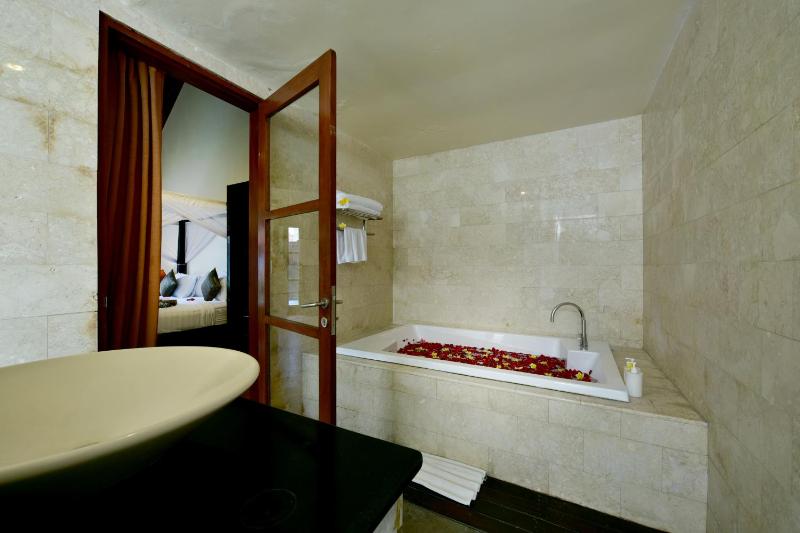 The Khayangan Dreams Villa Umalas - image 10