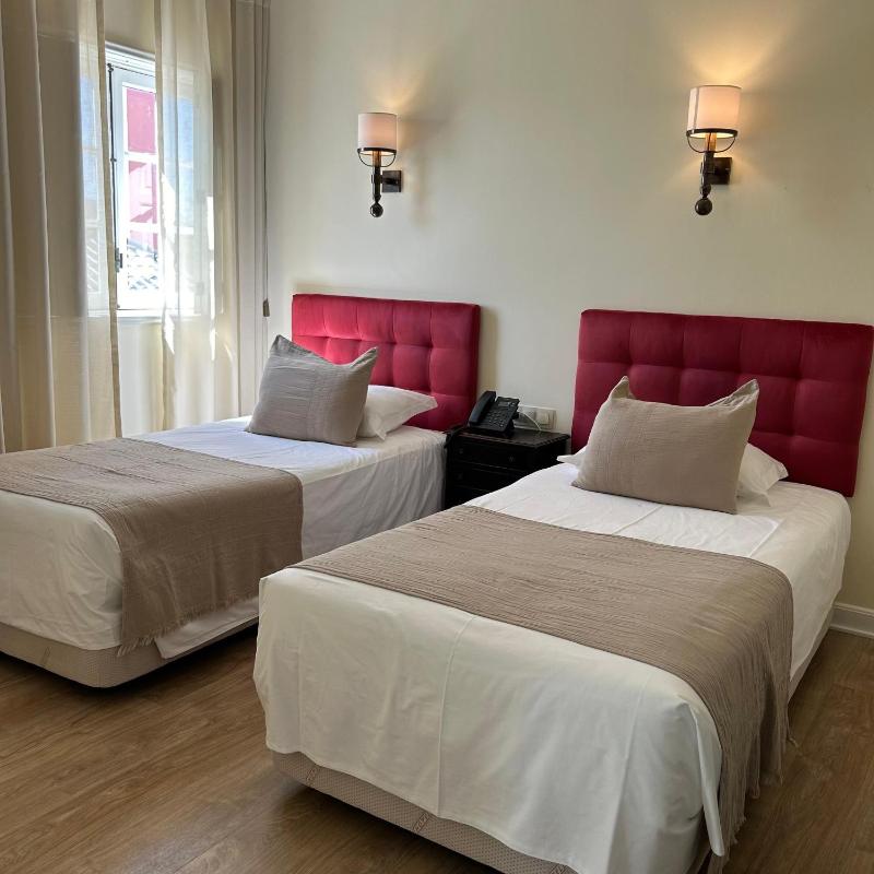 Twin Room image 2