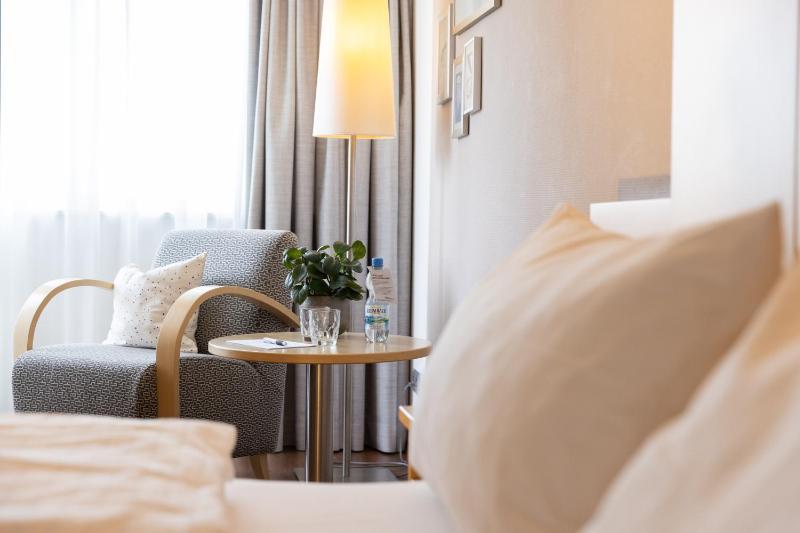 Classic Double Room with Balcony image 4