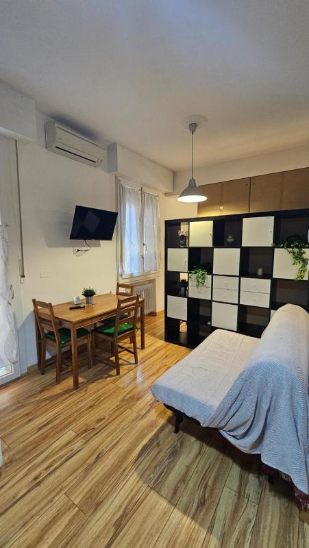 Studio with Balcony image 4