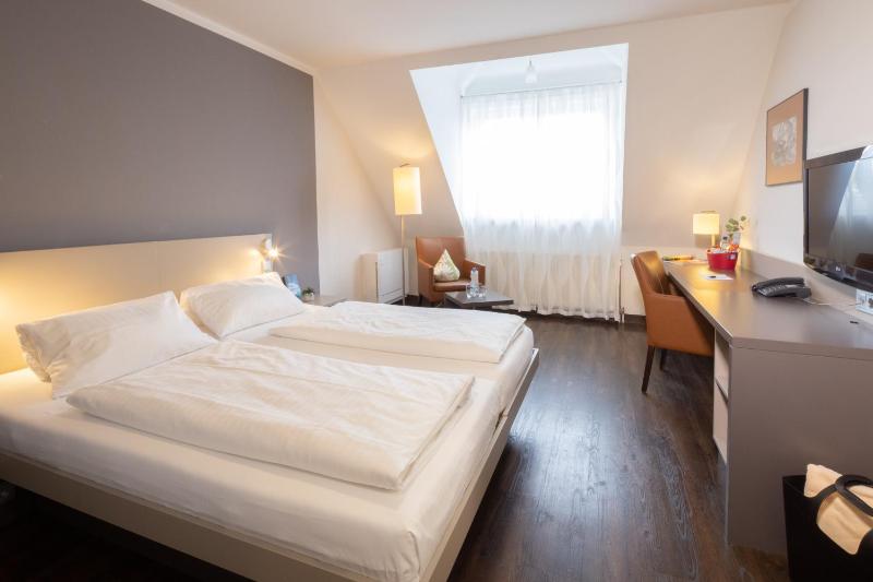 Standard Double Room image 1