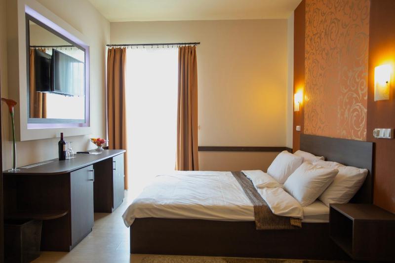 Double Room with Balcony image 1