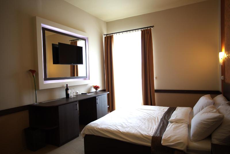 Double Room with Balcony image 4