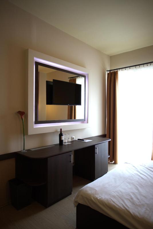 Double Room with Balcony image 3