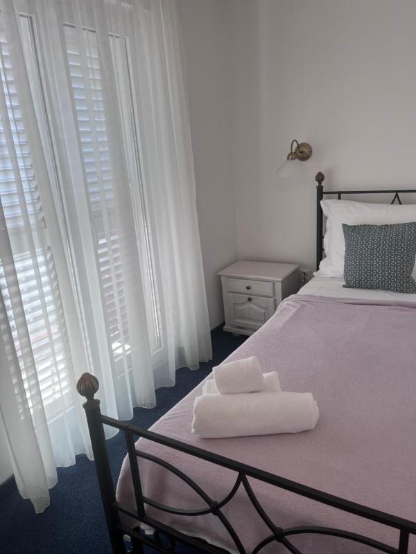 Triple Room with Balcony image 3