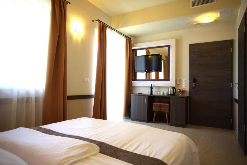 Superior Double Room with Lake View image 4
