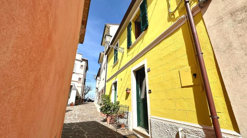 N286 - Numana, delizioso cielo-terra nei vicoli Images