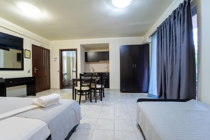 Suite with Garden View image 3