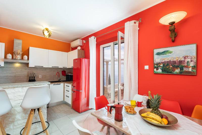 Villa Adrian - Six Bedroom Villa with Swimming pool and Sea View - image 14