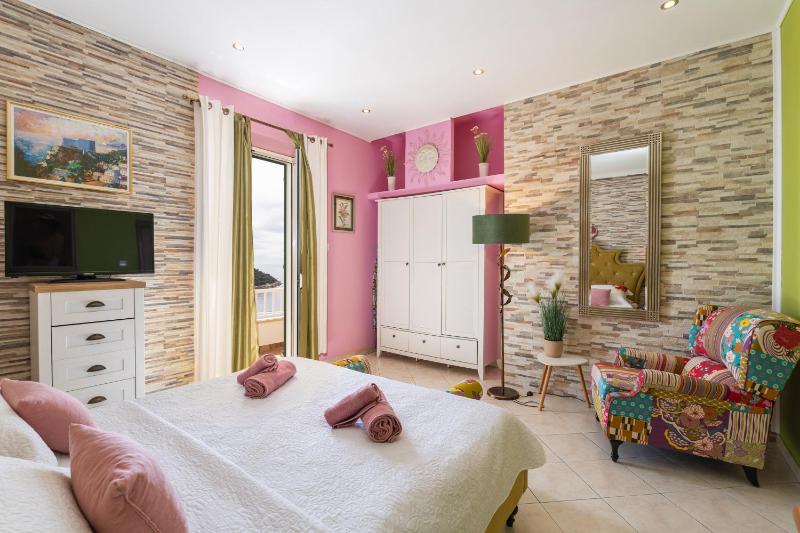 Villa Adrian - Six Bedroom Villa with Swimming pool and Sea View - image 16
