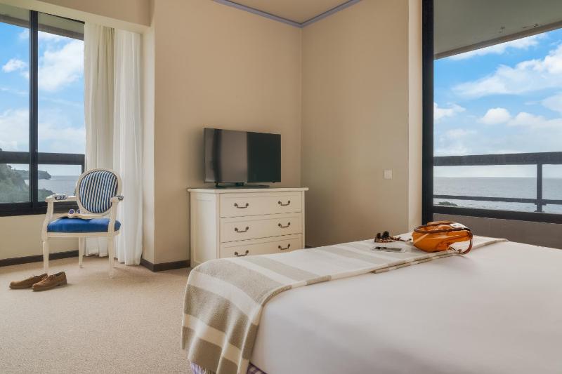Double Room with Sea View image 4