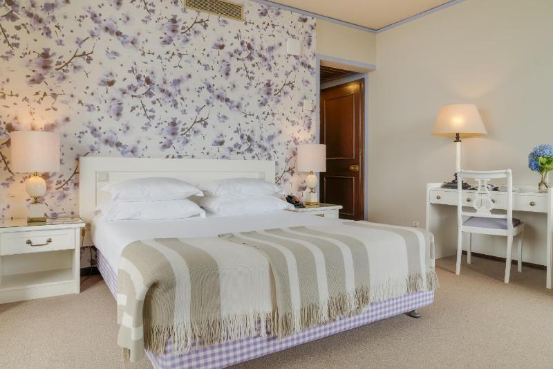 Double Room with Sea View image 2