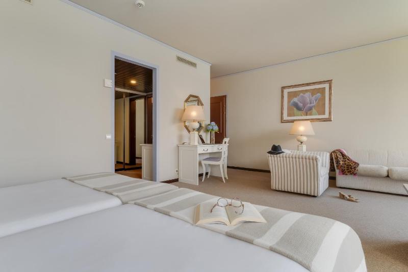 Junior Suite with Sea View image 3
