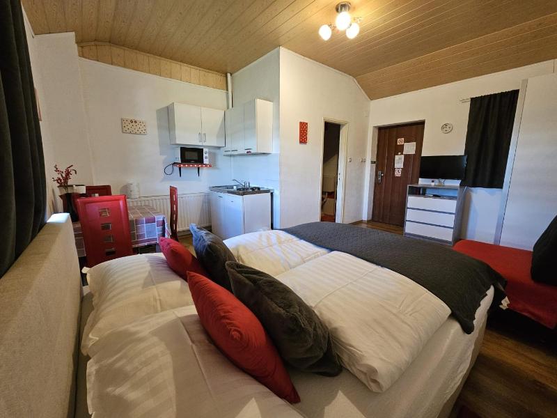 Studio Apartment image 1