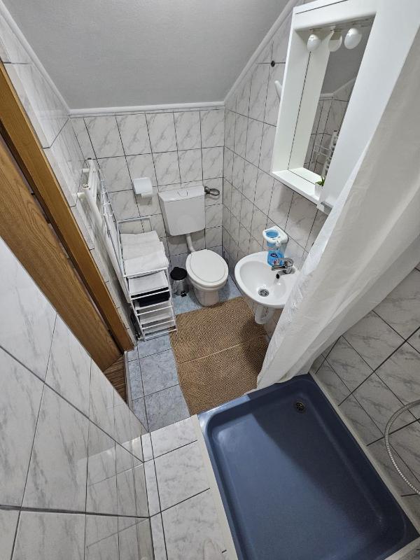 One-Bedroom Apartment image 3