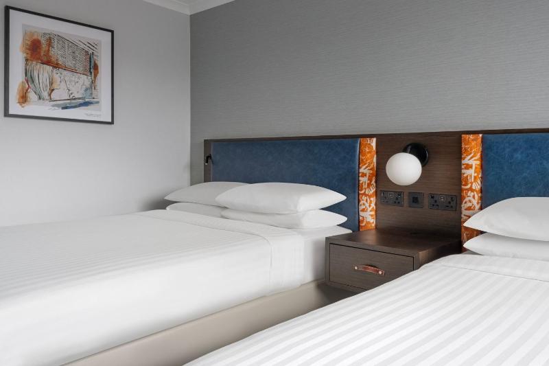 Deluxe Family Room with Two Double Beds image 4
