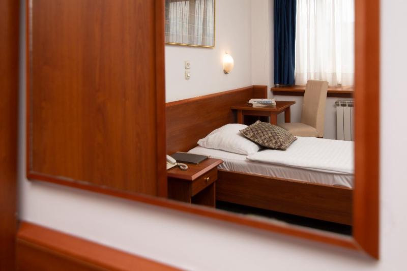 Standard Single Room image 4
