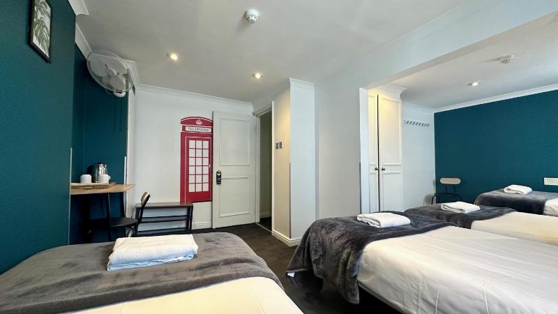 Quadruple Room image 4