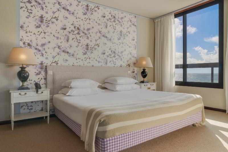 Senior Suite with Sea View image 3
