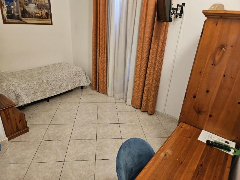 Single Room image 1