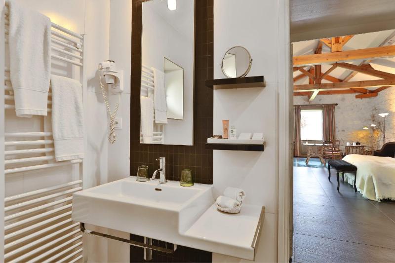 Junior Suite with Lake View image 2