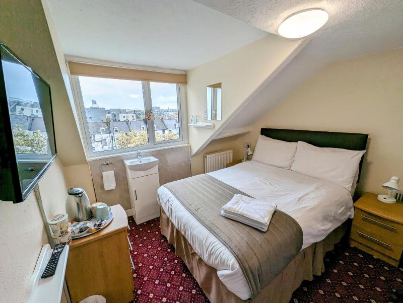 Double Room with Shared Bathroom image 1