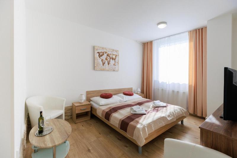 Deluxe Double Room image 1