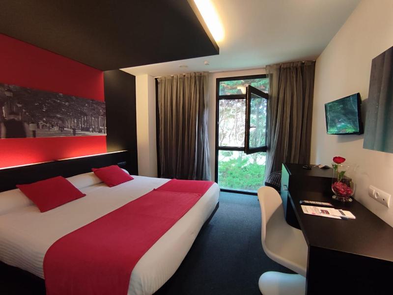 Double or Twin Room with Private Bathroom image 2