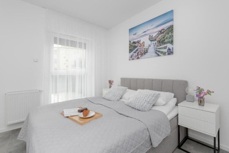 Modern Apartment Close to the Beach in Gdańsk by Noclegi Renters - image 12