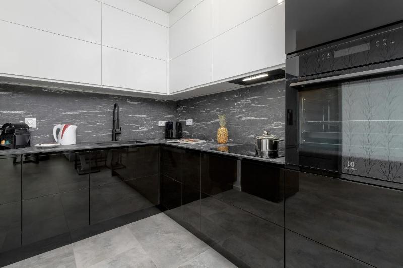 Modern Apartment Close to the Beach in Gdańsk by Noclegi Renters - image 11