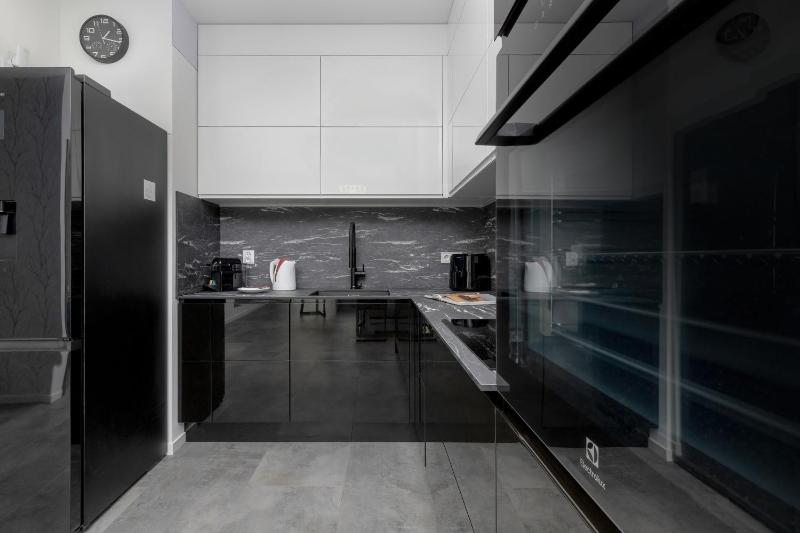 Modern Apartment Close to the Beach in Gdańsk by Noclegi Renters - image 14