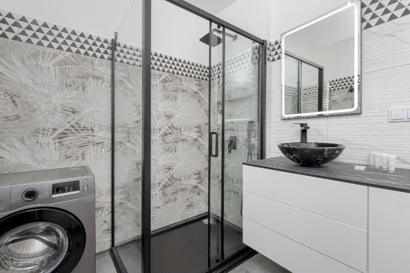 Modern Apartment Close to the Beach in Gdańsk by Noclegi Renters - image 4