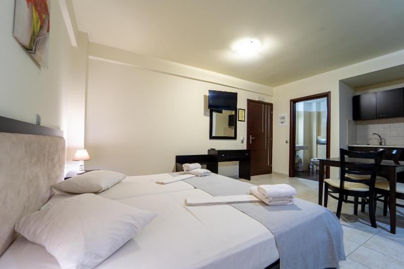 Suite with Garden View image 1