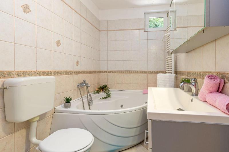 Beachside Apartment Krk - Happy Rentals - image 12