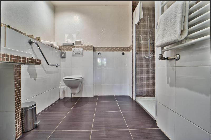 Classic Triple Room image 3