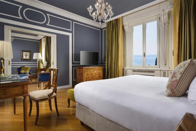 Suite with Lake View image 4