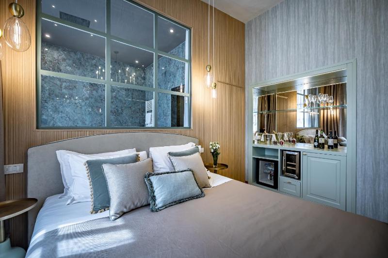 Suite with Spa Bath image 1